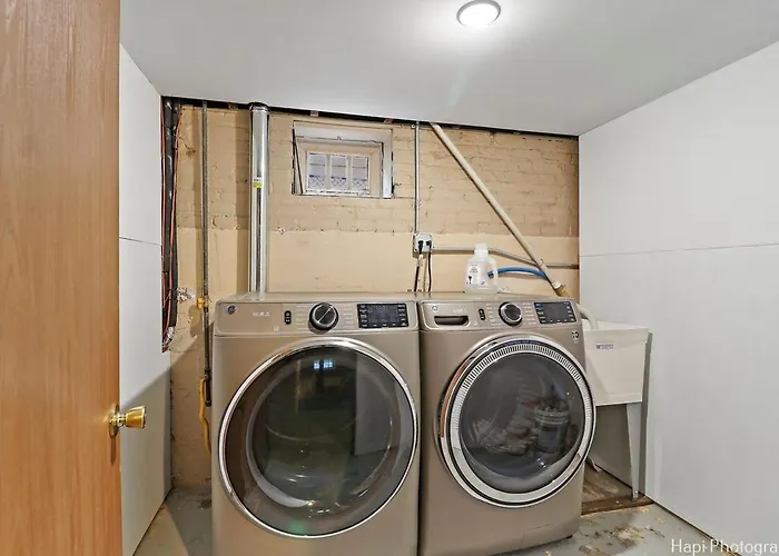 Flat On Hamilton Court Apartment *