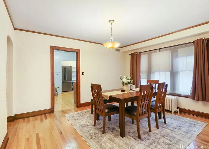 Flat On Hamilton Court * Waukegan